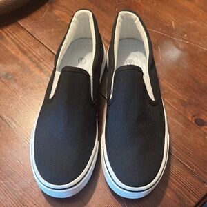 Sleek Black Slip-On Women's Sneakers